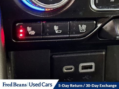 Used 2023 GMC Yukon XL SLT w/ SLT Premium Package image 23