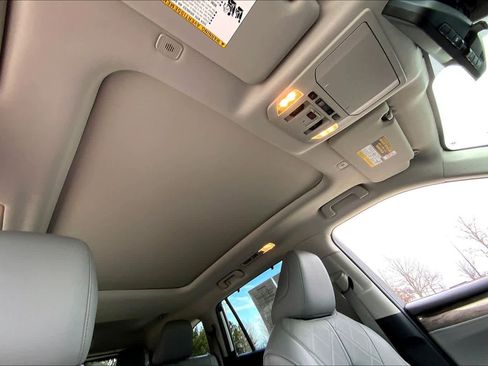 Used 2026 Toyota Highlander Platinum image 14