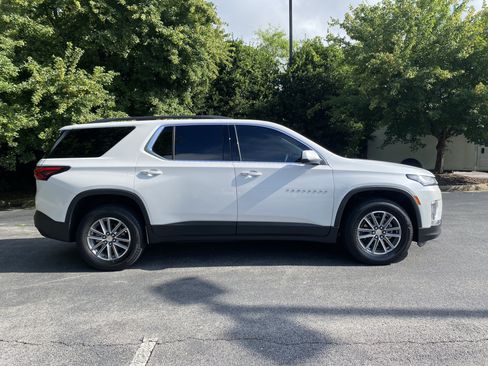 Used 2023 Chevrolet Traverse LT FWD image 10