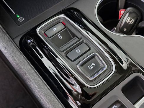 Used 2024 Honda Pilot Touring image 23