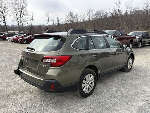 Used 2018 Subaru Outback 2.5i image 2