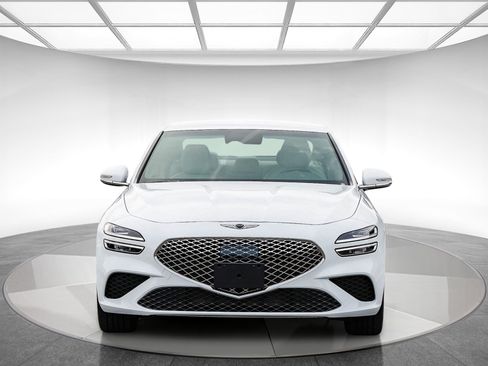 Used 2025 Genesis G70 2.5T image 6