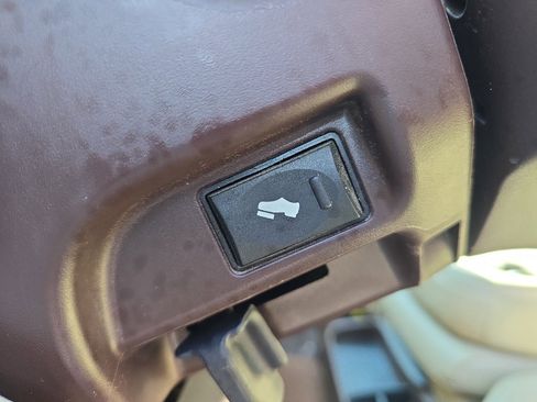 Used 2016 RAM 1500 Laramie w/ Convenience Group image 15