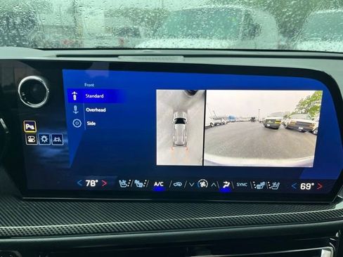 Used 2024 Chevrolet Traverse RS image 38