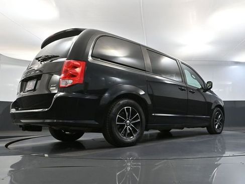 Used 2018 Dodge Grand Caravan GT image 46