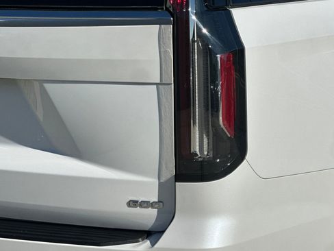 Used 2022 Cadillac Escalade Premium Luxury w/ Performance Package image 14