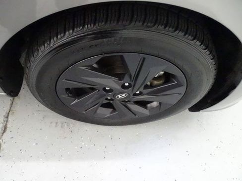 Used 2023 Hyundai Elantra SEL FWD image 25