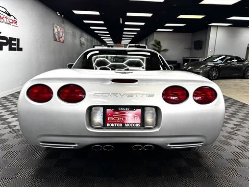 Used 2001 Chevrolet Corvette Coupe w/ Preferred Equipment Group2 image 12