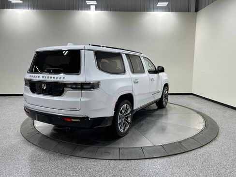 Used 2023 Jeep Grand Wagoneer Series III AWD/4WD image 7