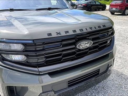Used 2025 Ford Expedition Max Platinum w/ Stealth Performance Package AWD/4WD image 30