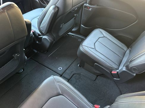 New 2027 Chrysler Pacifica Select FWD image 11