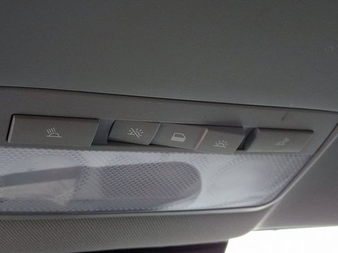 Used 2022 Chevrolet Trax LT w/ LT Convenience Package image 26