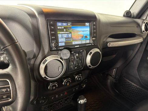 Used 2014 Jeep Wrangler Unlimited Sahara w/ Max Tow Package AWD/4WD image 14