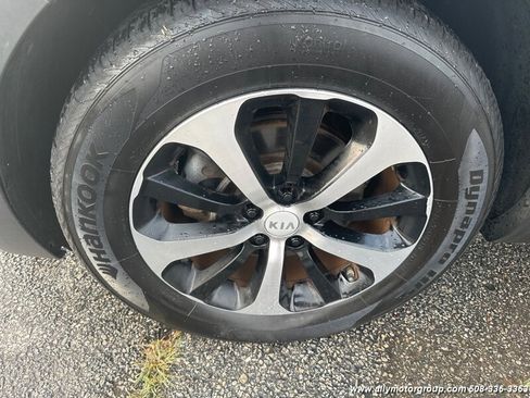 Used 2018 Kia Sorento EX image 9