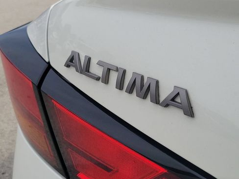 Used 2025 Nissan Altima 2.5 SV FWD image 7