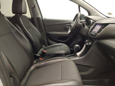 Used 2020 Chevrolet Trax LT w/ Redline Edition AWD/4WD image 21