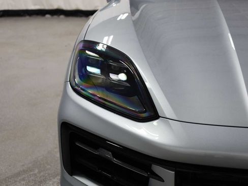 New 2026 Porsche Cayenne Coupe AWD/4WD image 15