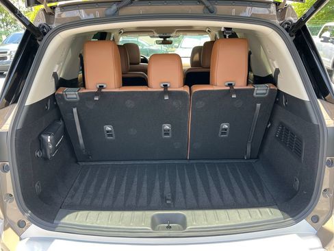Used 2025 Nissan Pathfinder Platinum FWD image 19