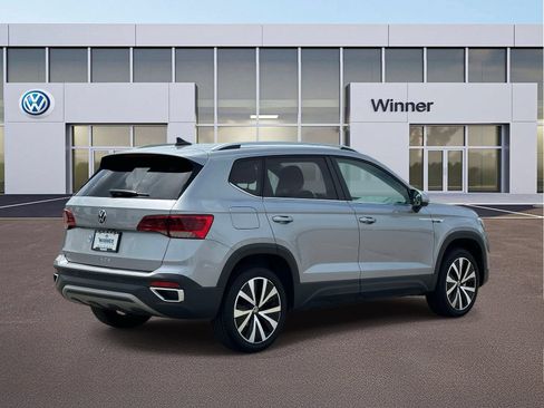 Used 2024 Volkswagen Taos SE FWD image 5