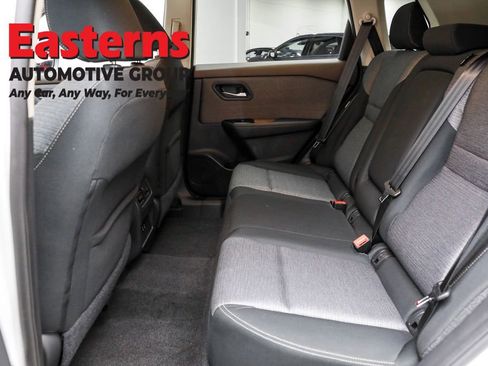 Used 2022 Nissan Rogue SV image 21