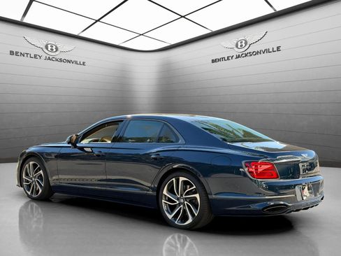 Used 2025 Bentley Flying Spur Plug-In Hybrid image 12