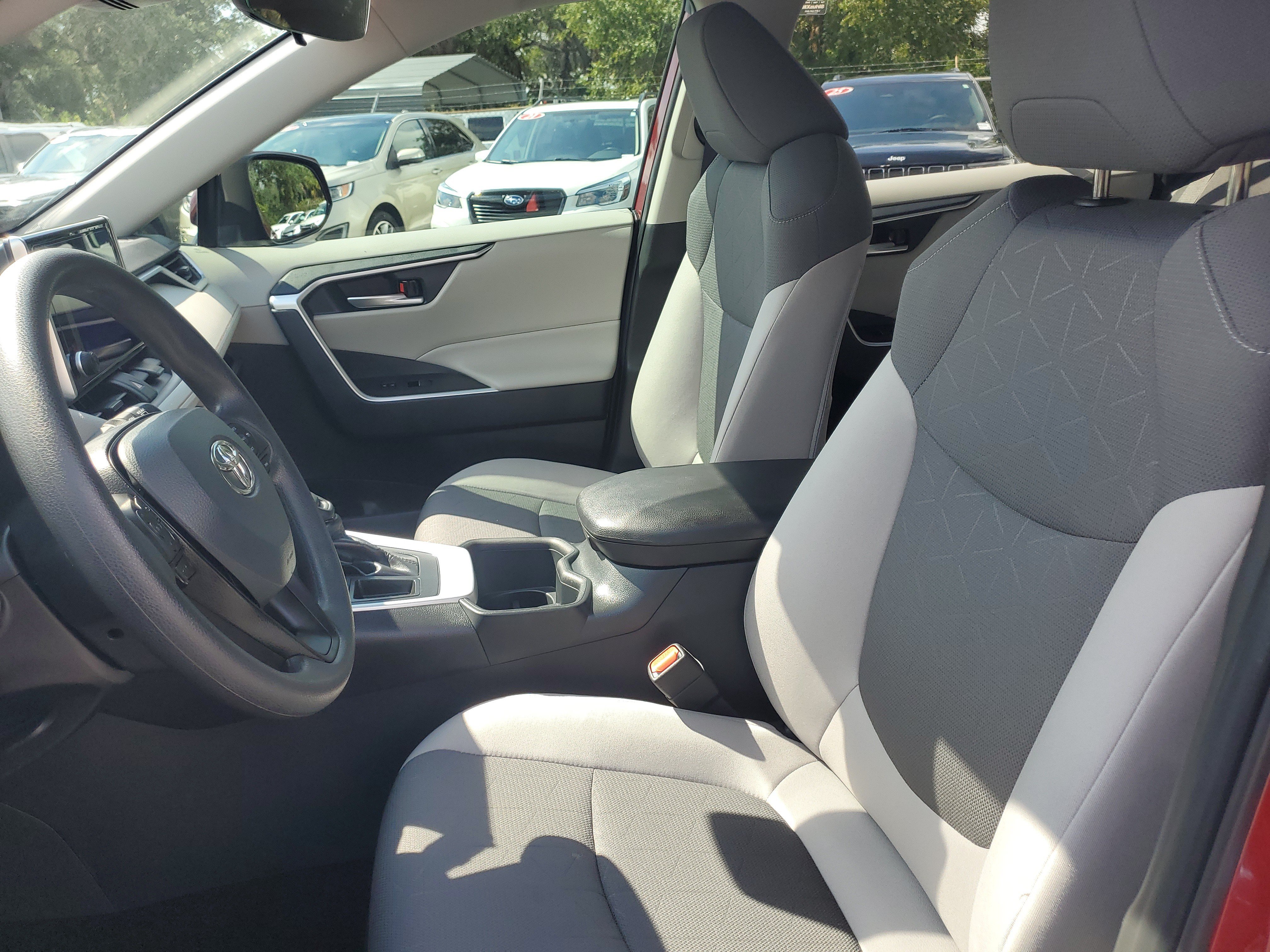 Used 2025 Toyota RAV4 XLE w/ Convenience Package FWD image 21