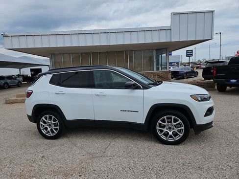 Used 2025 Jeep Compass Limited AWD/4WD image 9