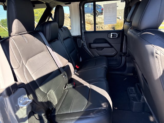 Used 2021 Jeep Wrangler Unlimited Sahara AWD/4WD image 13
