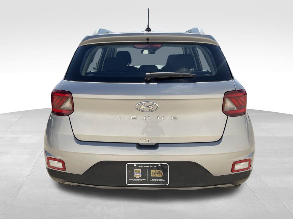Used 2025 Hyundai Venue SEL FWD image 6