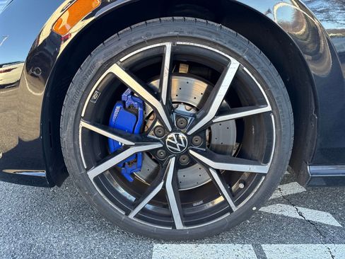 Certified 2023 Volkswagen Golf R image 10