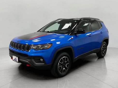 Used 2025 Jeep Compass Trailhawk AWD/4WD image 38