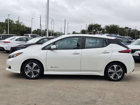 Used 2018 Nissan Leaf SV w/ SV Technology Package FWD image 6
