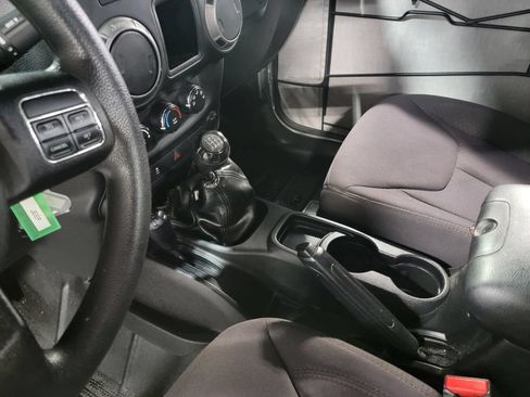 Used 2013 Jeep Wrangler Sport AWD/4WD image 18