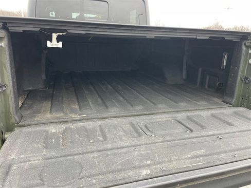 Used 2023 Jeep Gladiator Sport S image 43