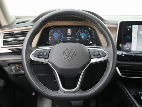 Used 2024 Volkswagen Atlas SE image 46