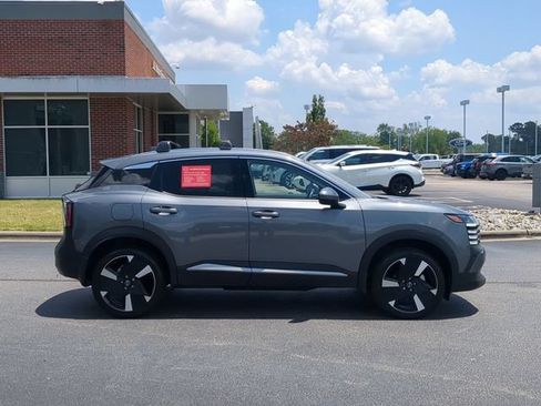 Certified 2025 Nissan Kicks SR FWD image 2