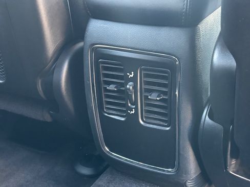 Used 2018 Jeep Grand Cherokee Laredo AWD/4WD image 29