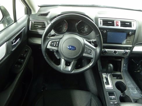 Used 2017 Subaru Outback 2.5i Premium image 10