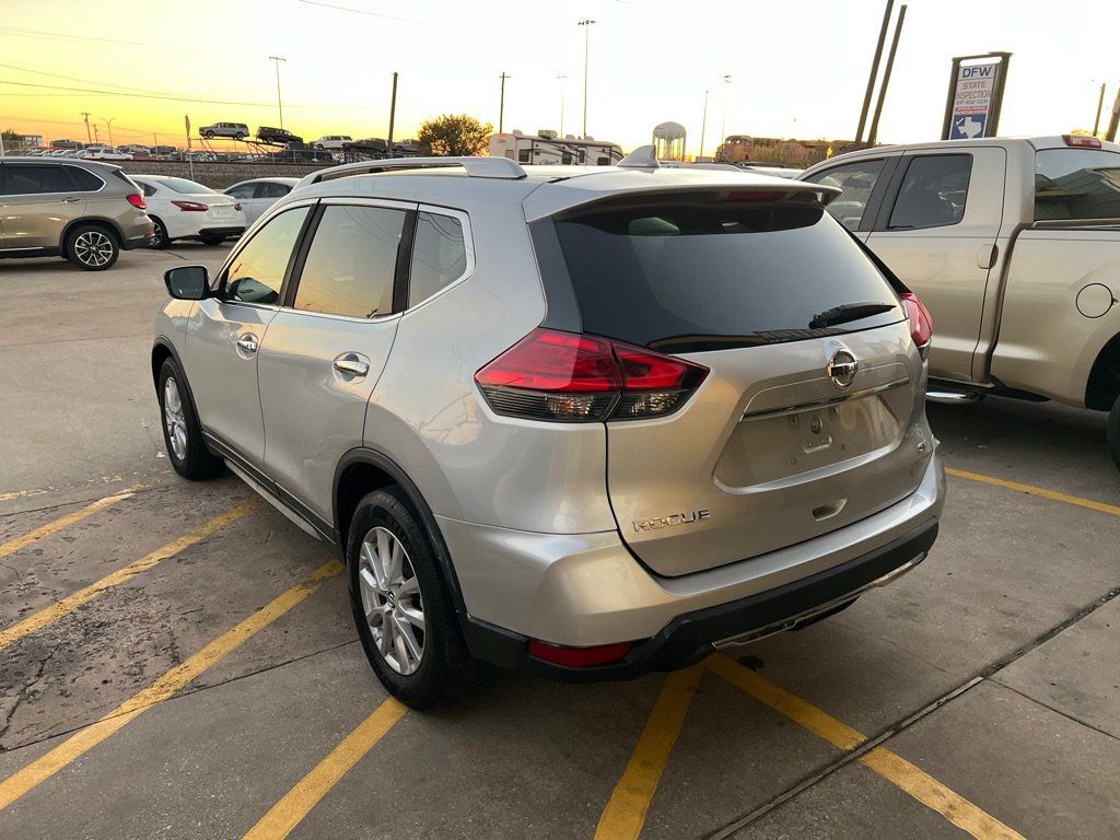 Used 2017 Nissan Rogue SV FWD image 5
