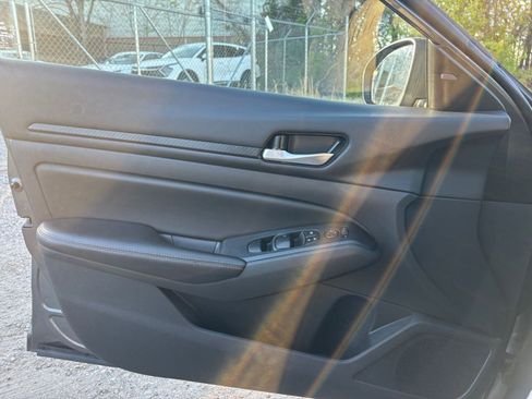 Used 2025 Nissan Altima 2.5 SV image 18