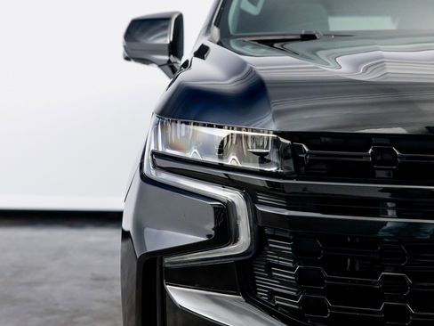 Used 2024 Chevrolet Tahoe Z71 w/ Luxury Package image 3