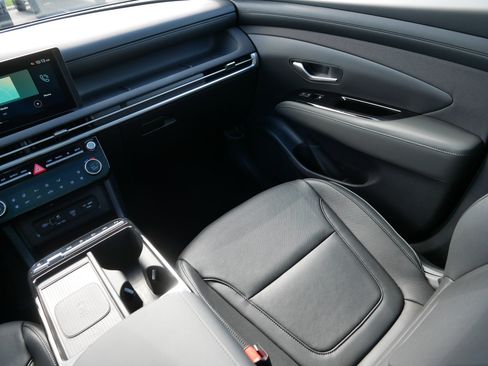 Certified 2025 Hyundai Tucson Limited AWD/4WD image 11