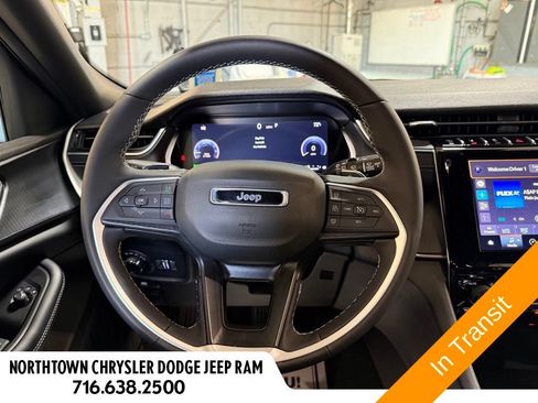 Used 2025 Jeep Grand Cherokee Laredo X w/ Luxury Tech Group I AWD/4WD image 7