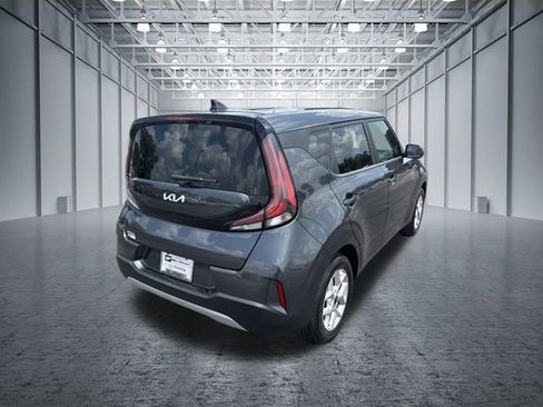 Used 2024 Kia Soul LX w/ Option Group 015 FWD image 5