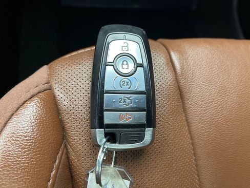Used 2019 Ford Edge Titanium w/ Equipment Group 301A AWD/4WD image 31