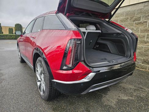 New 2026 Cadillac Optiq Luxury 1 image 9