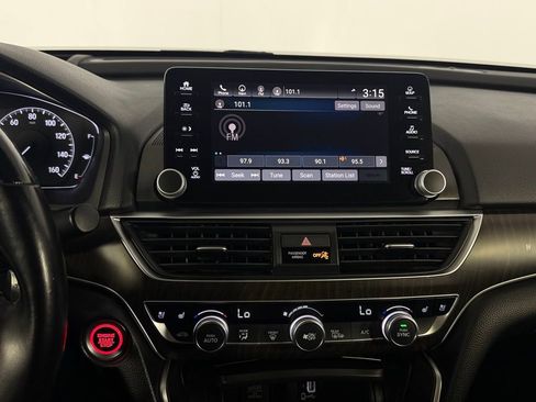 Used 2018 Honda Accord Touring image 18