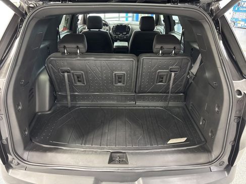 Used 2023 Chevrolet Traverse LT w/ Midnight/Sport Edition image 32