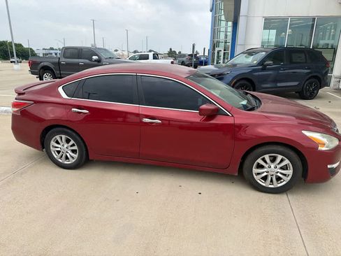 Used 2014 Nissan Altima 2.5 S w/ Sport Value Package FWD image 1
