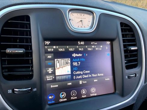 Used 2023 Chrysler 300 Touring w/ Sport Appearance Package image 32